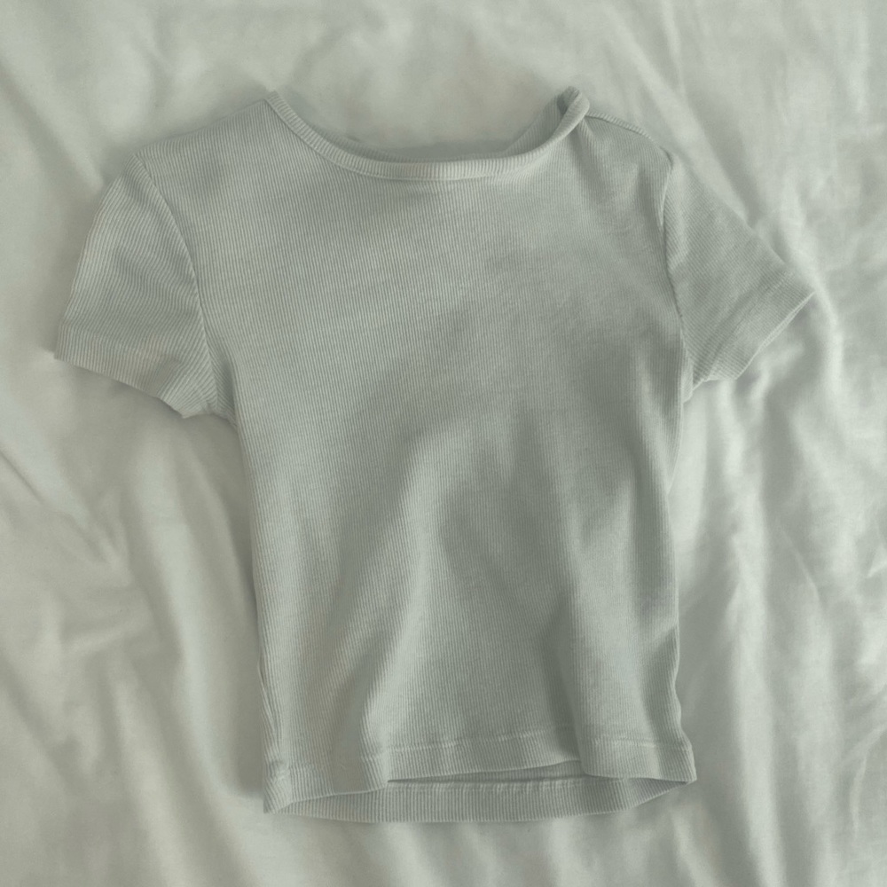 cropped white tee